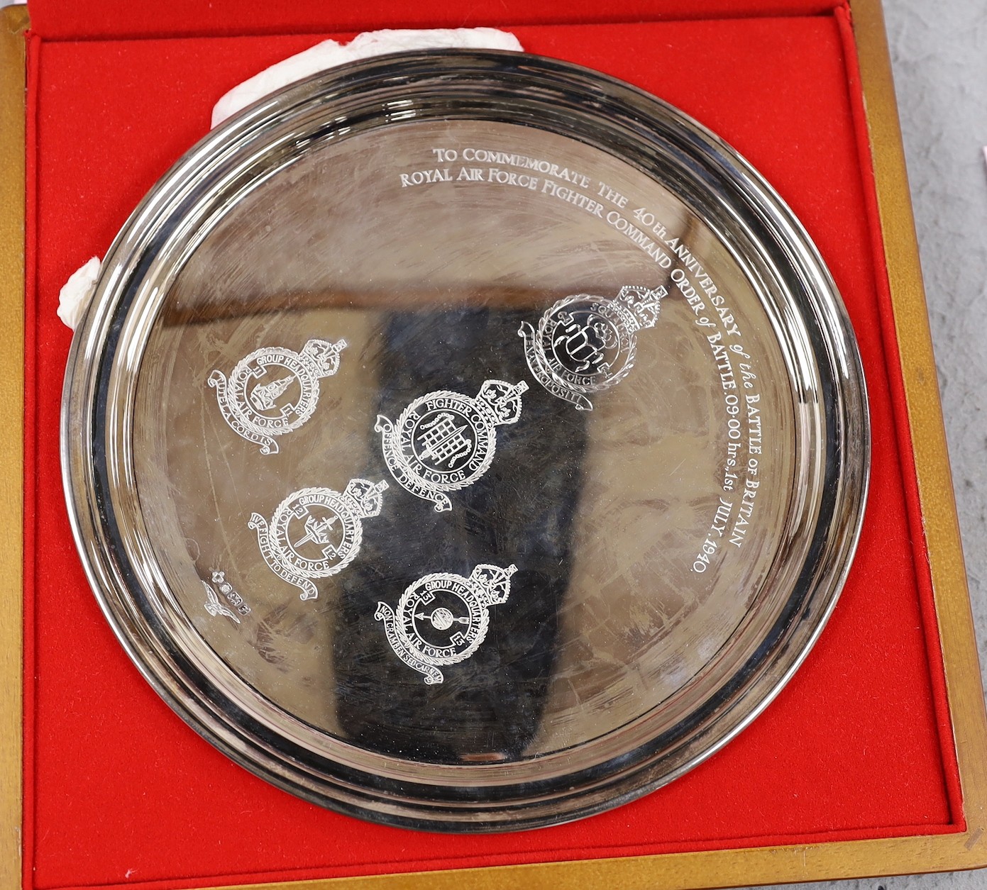 A cased modern silver '40th Anniversary of The Battle of Britain' commemorative salver, Sheffield, 1980, 27.7cm, 19.5oz.